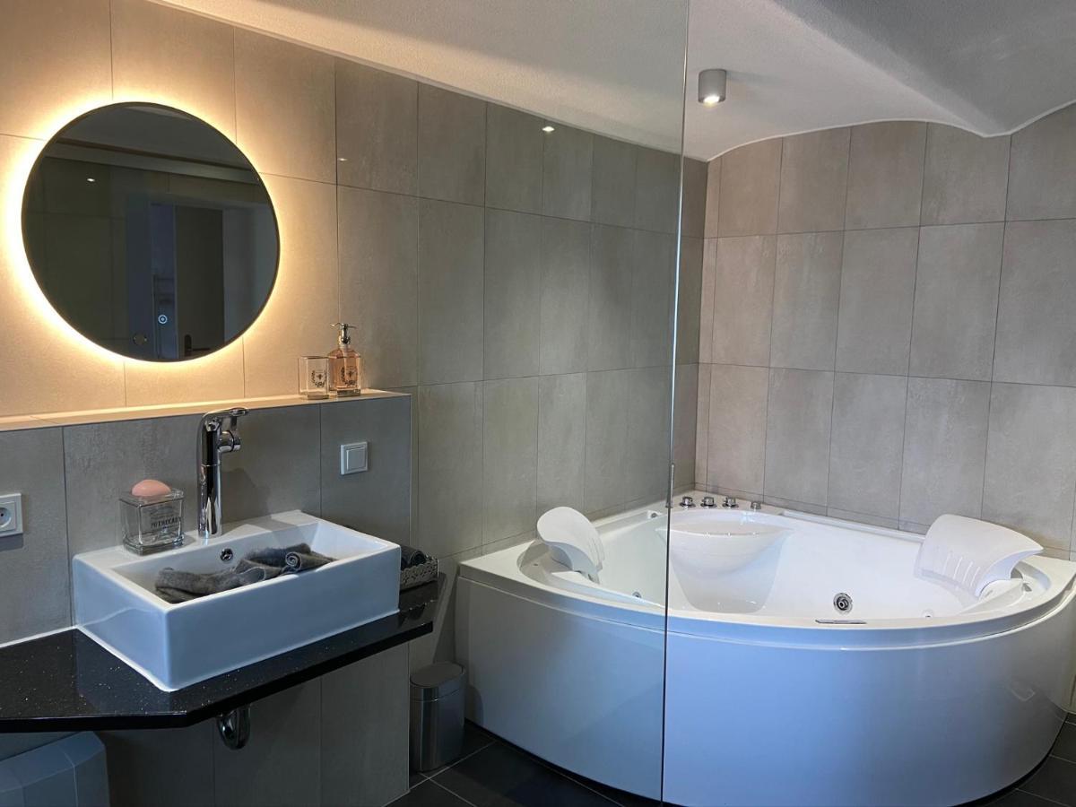 Luxus Ferienwohnung Mit Whirlpool Runkel Exterior foto